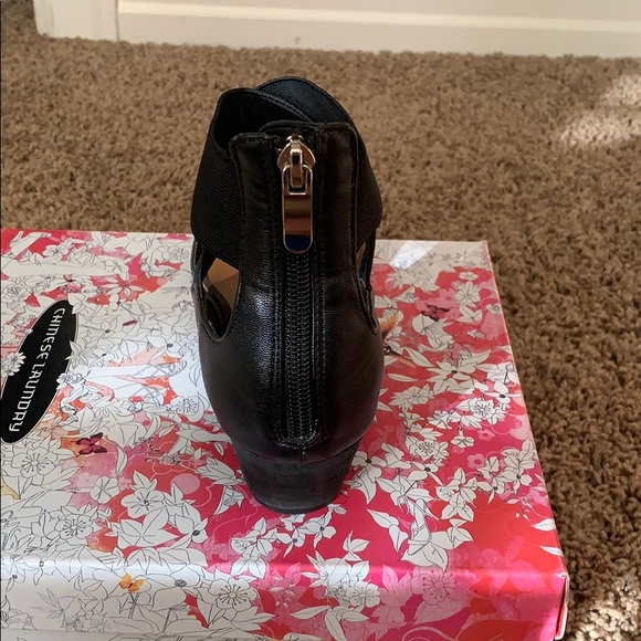 Black Sandals - Picture 2 of 4